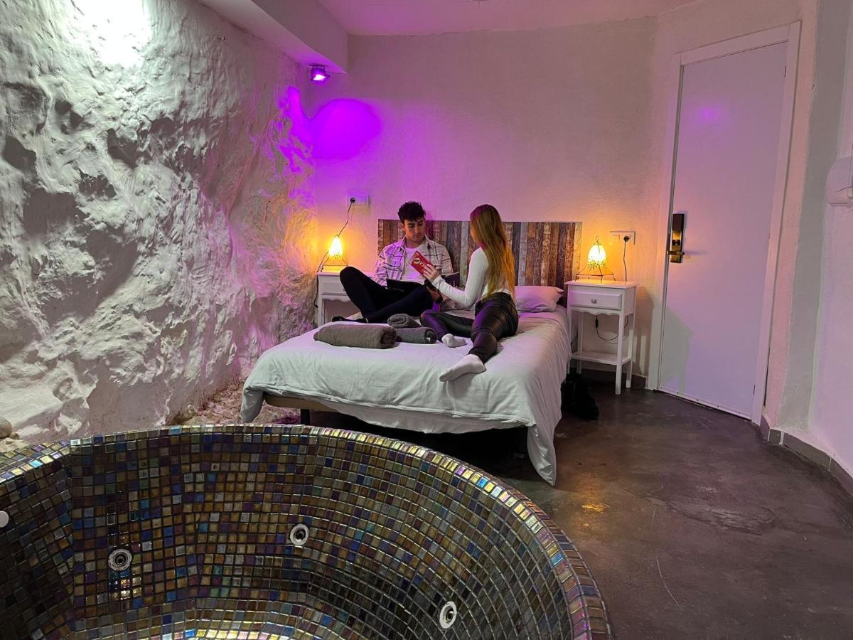Fortress Jacuzzi Suites Xativa Ngoại thất bức ảnh