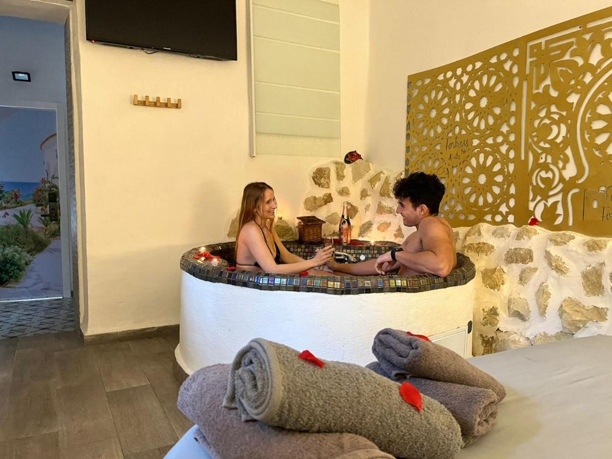 Fortress Jacuzzi Suites Xativa Ngoại thất bức ảnh