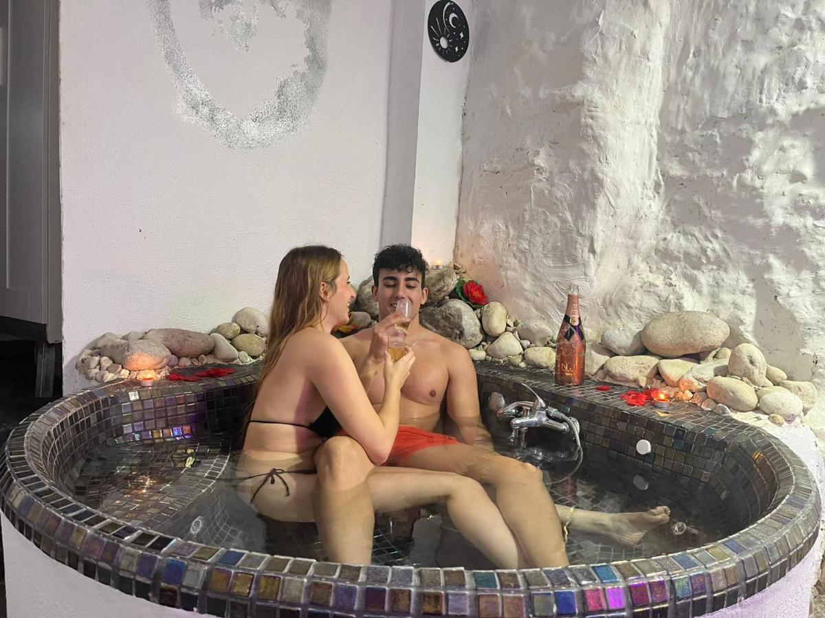 Fortress Jacuzzi Suites Xativa Ngoại thất bức ảnh