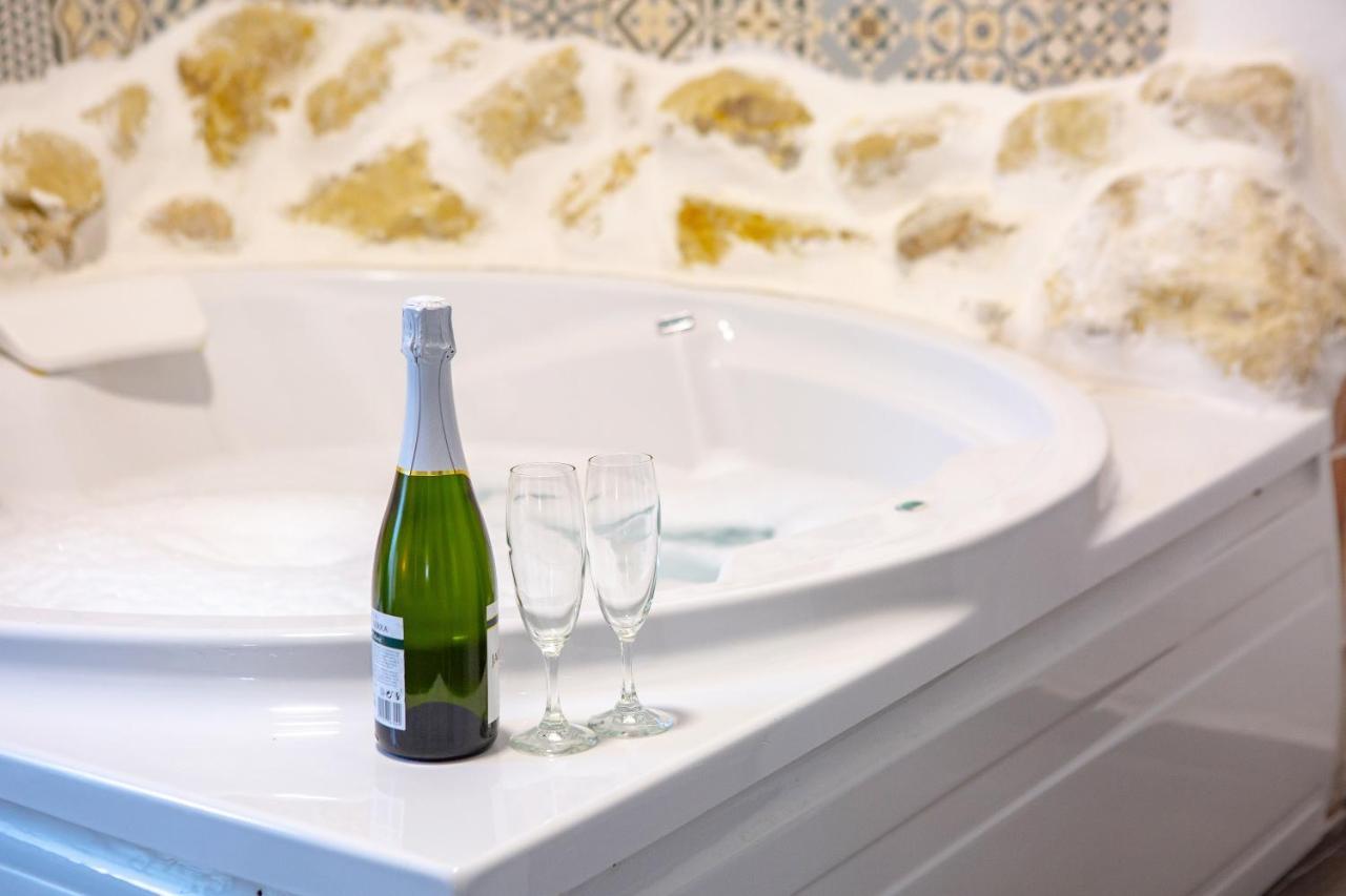 Fortress Jacuzzi Suites Xativa Ngoại thất bức ảnh