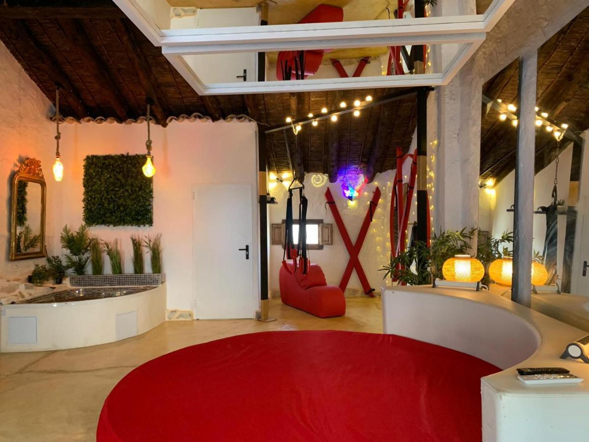 Fortress Jacuzzi Suites Xativa Ngoại thất bức ảnh