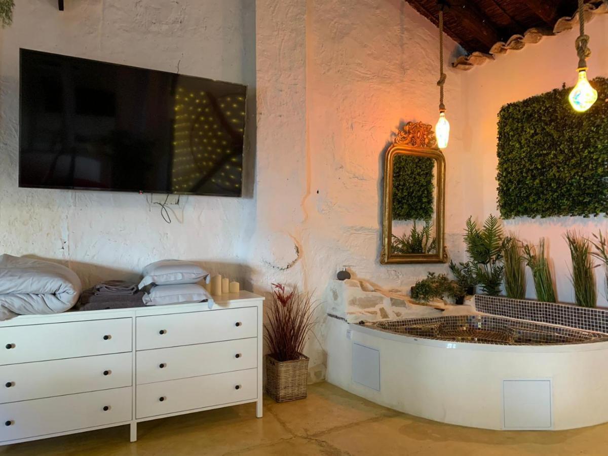 Fortress Jacuzzi Suites Xativa Ngoại thất bức ảnh