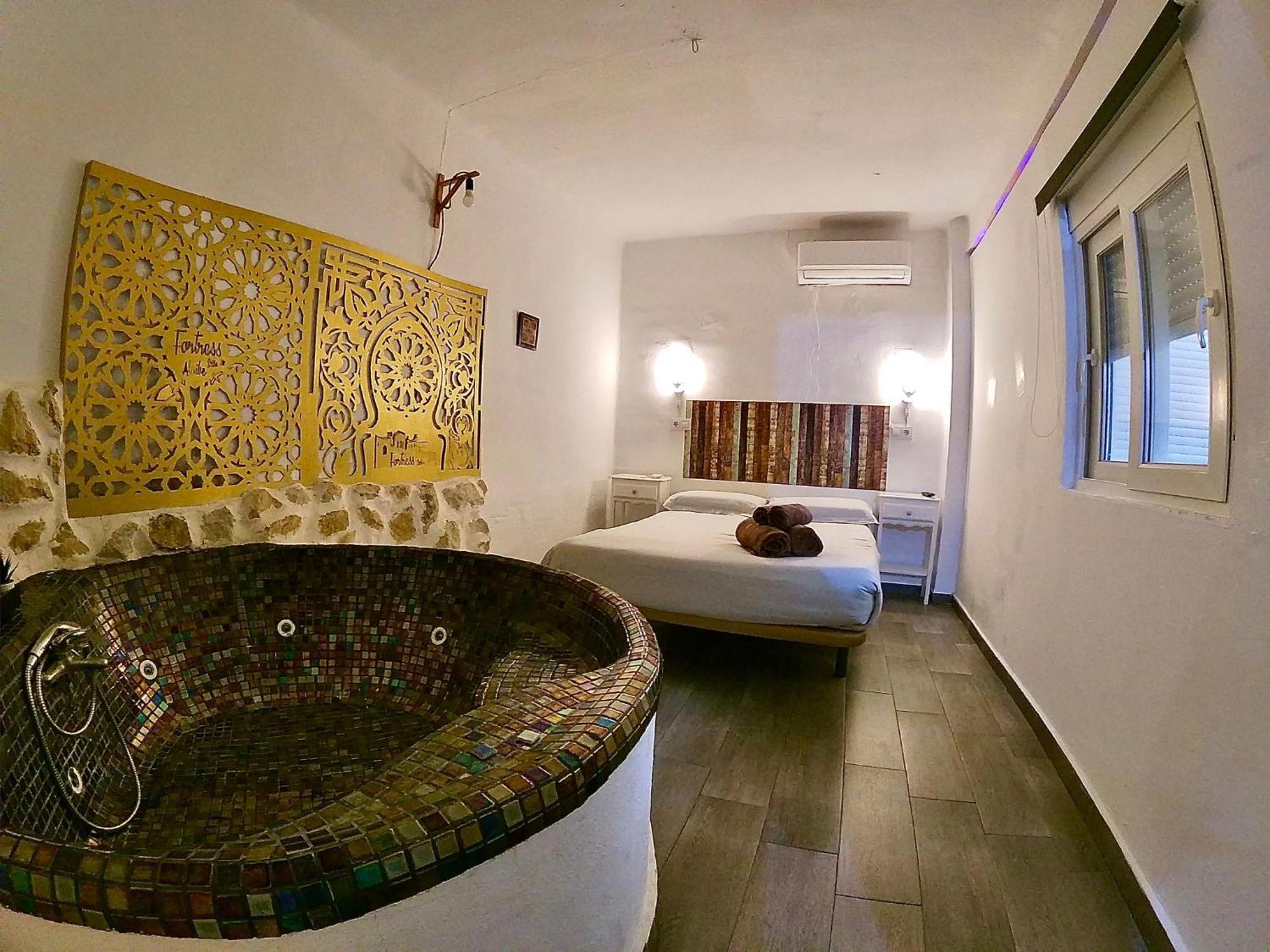 Fortress Jacuzzi Suites Xativa Ngoại thất bức ảnh