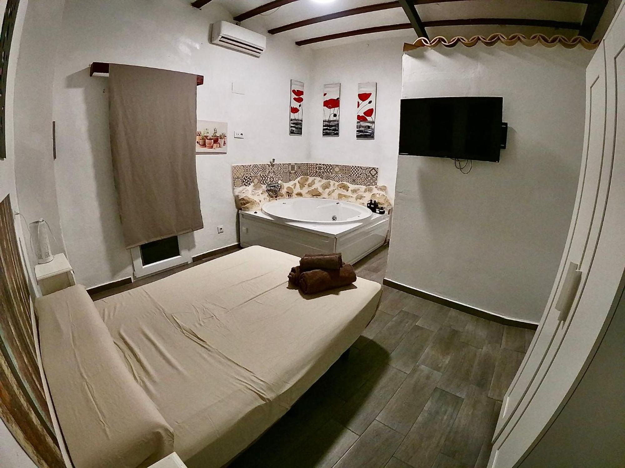 Fortress Jacuzzi Suites Xativa Ngoại thất bức ảnh