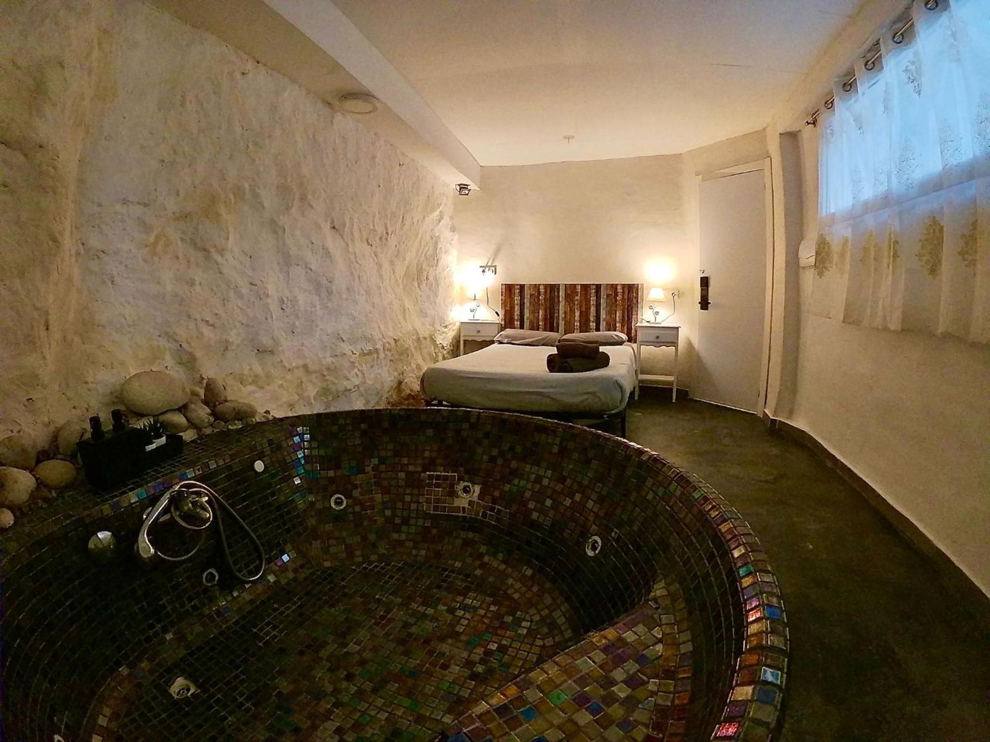 Fortress Jacuzzi Suites Xativa Ngoại thất bức ảnh
