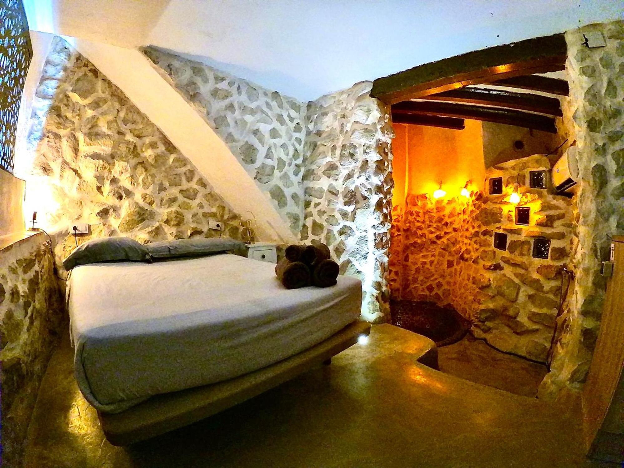 Fortress Jacuzzi Suites Xativa Ngoại thất bức ảnh